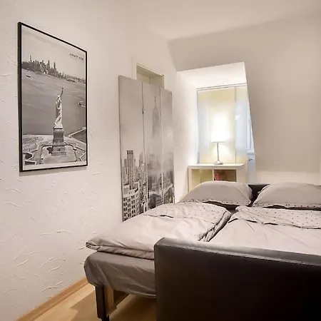 Secret Escape Above Apartman *